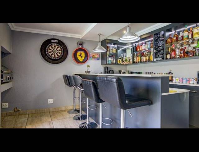 6 BEDROOM HOUSE FOR SALE IN GLEN MARAIS